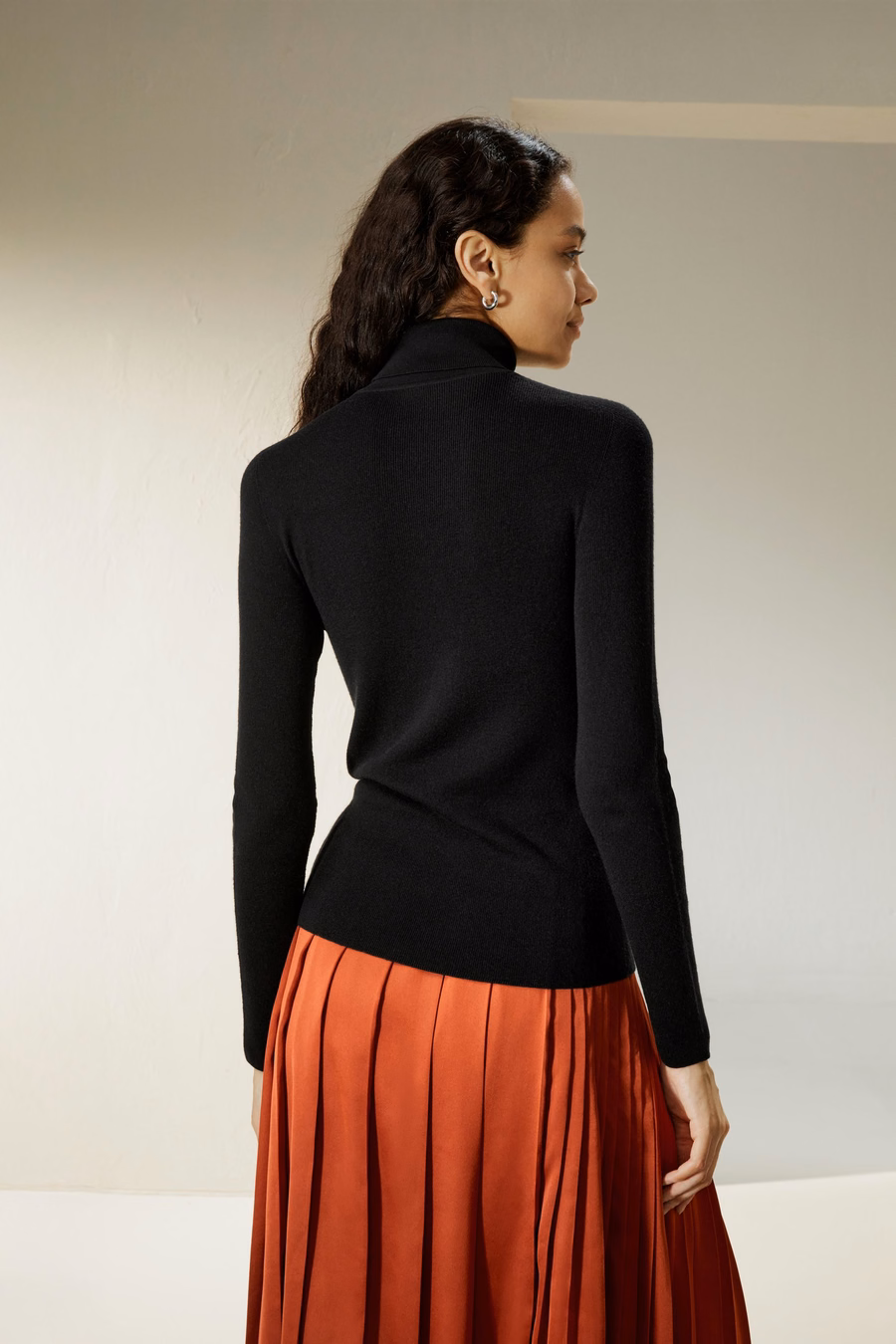 Seamless Silk-Cashmere Blend Turtleneck Sweater