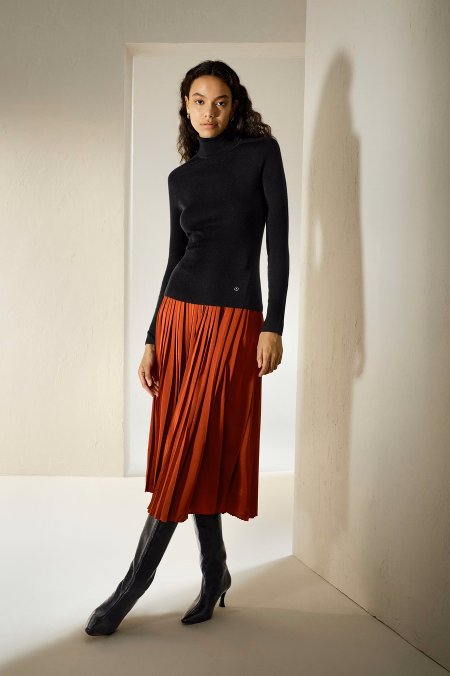 Seamless Silk-Cashmere Blend Turtleneck Sweater