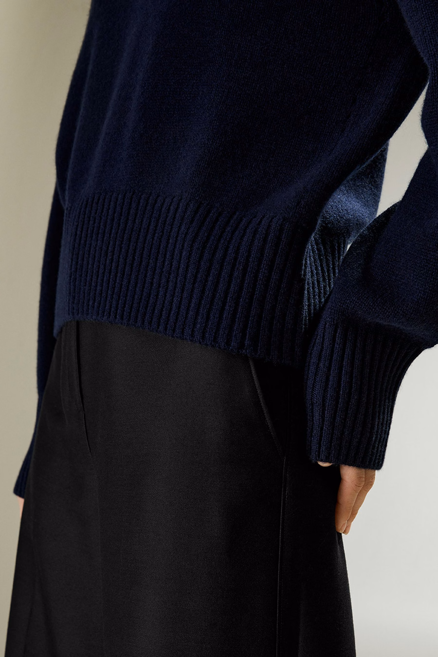 V-Neck Relaxed Fit Wool Cashmere Blend Sweater