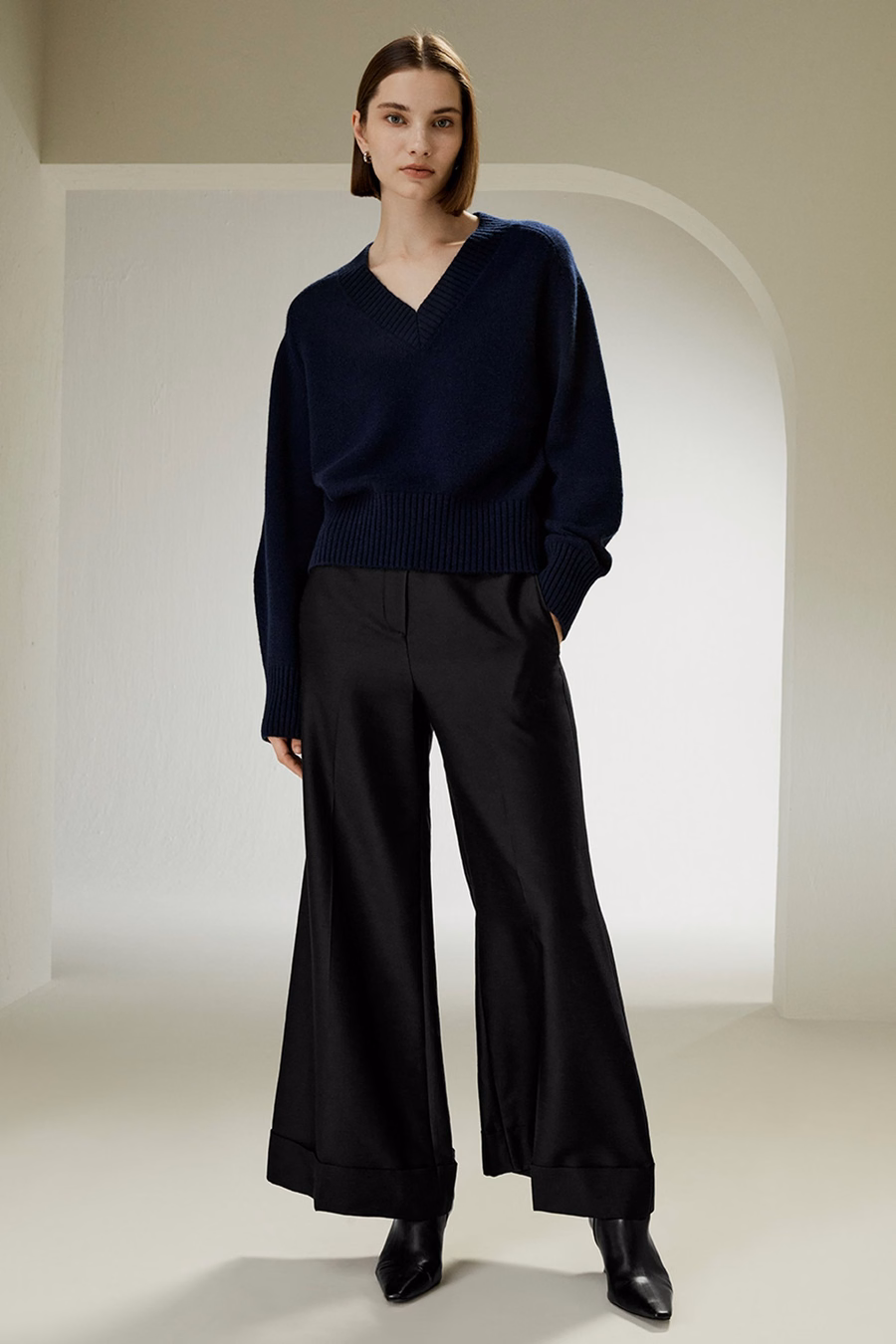 V-Neck Relaxed Fit Wool Cashmere Blend Sweater