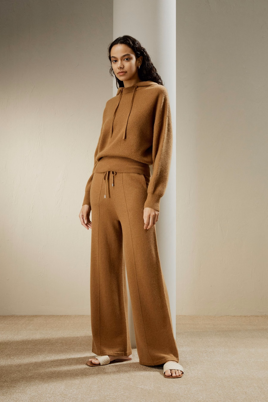 Eshe 2-in-1 Cashmere Detachable Hoodie