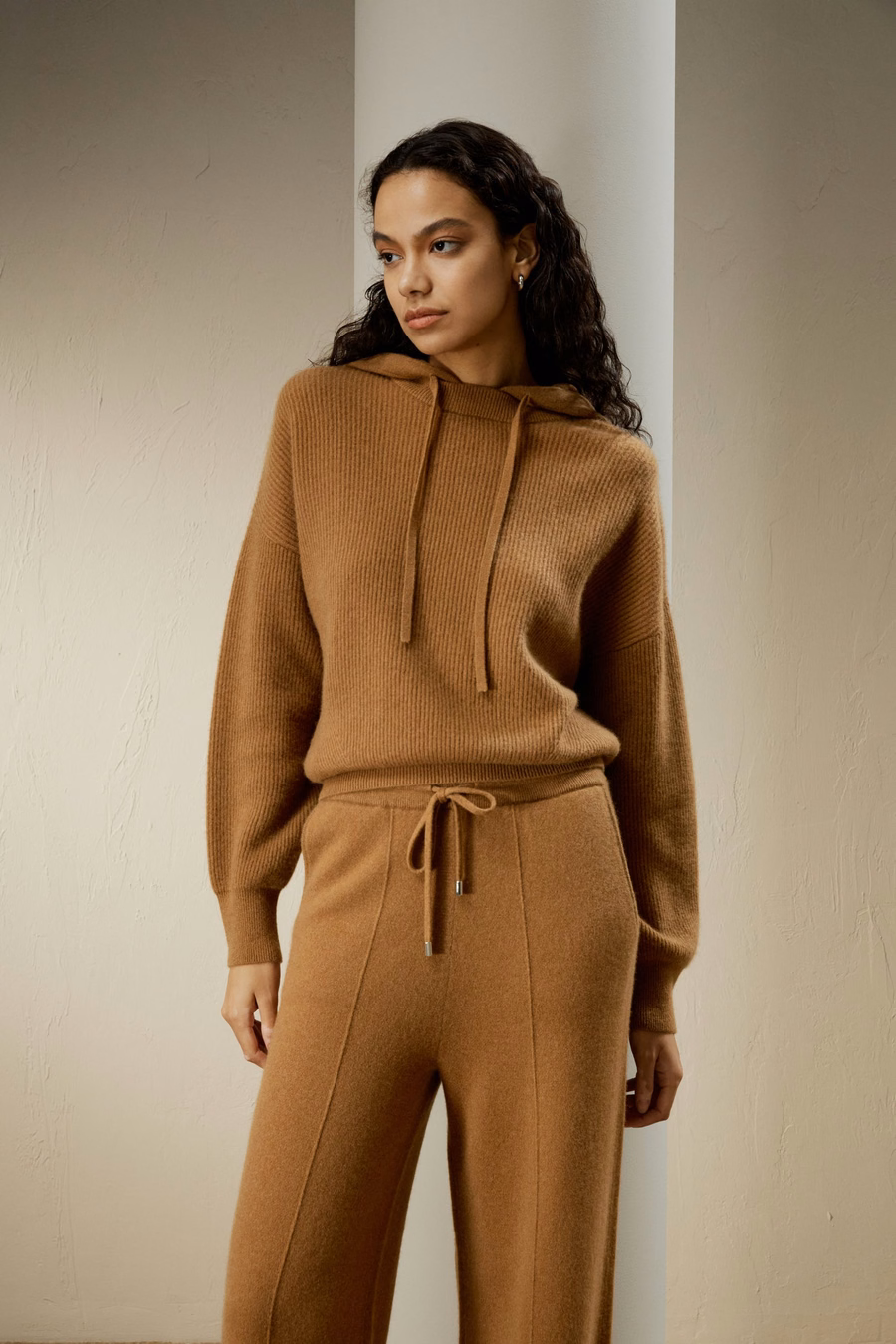Eshe 2-in-1 Cashmere Detachable Hoodie
