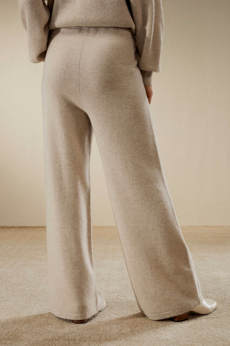 Fluid Cashmere Sweatpants